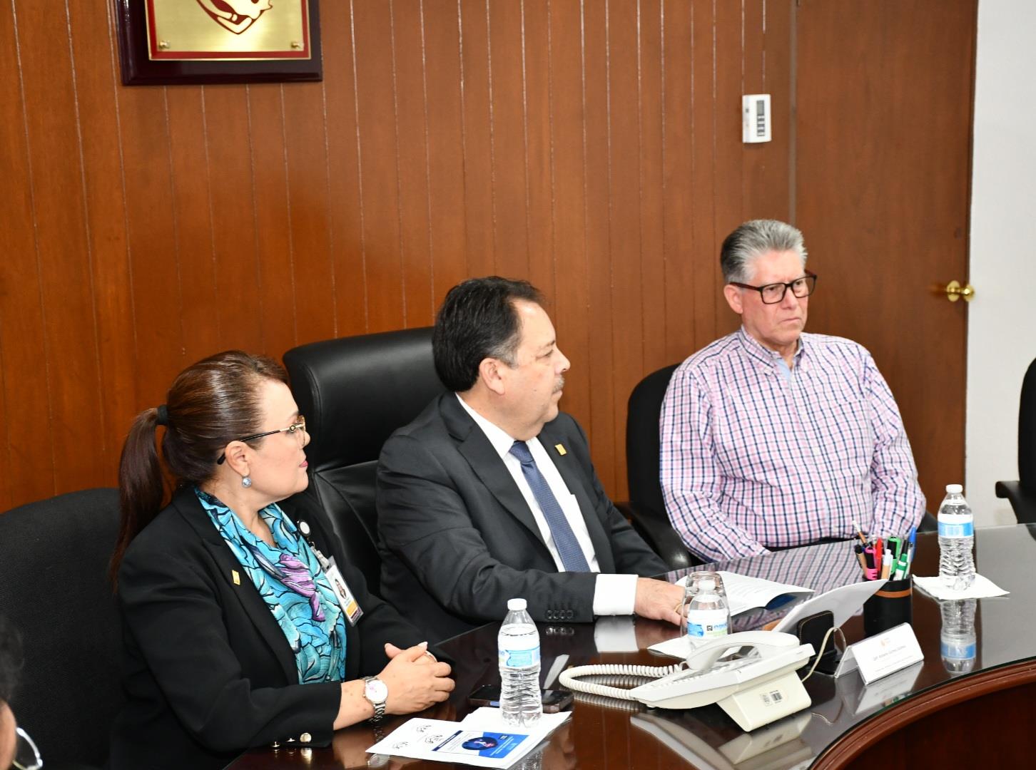 Visita de compañeras y compañeros de la Sección XLV, SuperISSSTE, Velatorio y TurISSSTE
